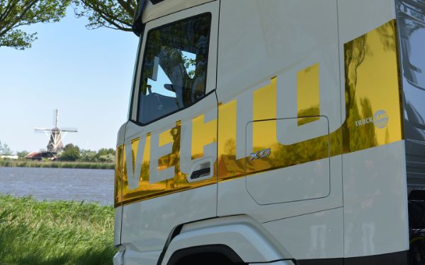 DAF VECTO editie Truckland goud in handen